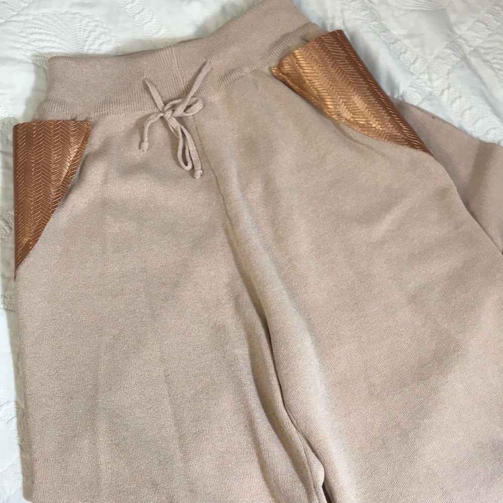 2 piece Lounge Set top pant Size SM Leather Detail - Picture 4 of 11